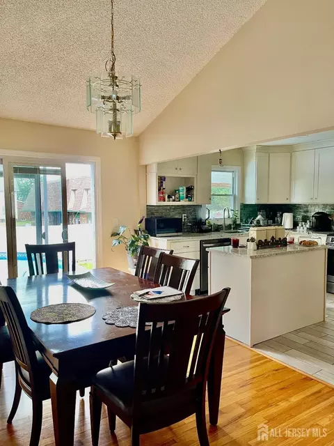 Dining - 101 Lee Dr, Middlesex, NJ 08846 photo 3 of 3
