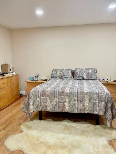 Bedroom - 101 Lee Dr, Middlesex, NJ 08846 photo 1 of 8