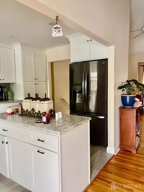 Kitchen - 101 Lee Dr, Middlesex, NJ 08846 photo 4 of 9