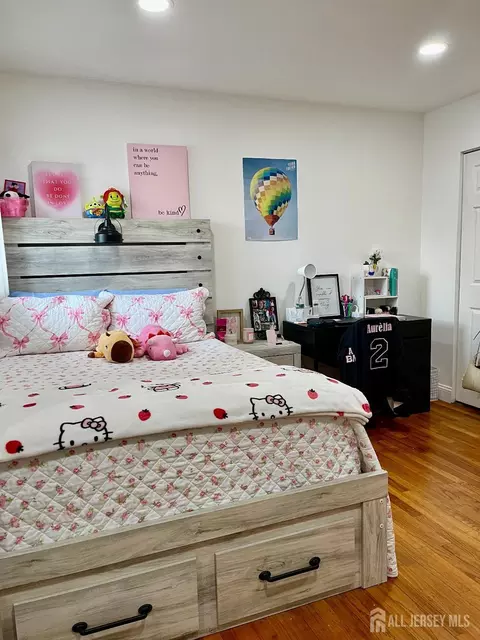 Bedroom - 101 Lee Dr, Middlesex, NJ 08846 photo 5 of 8