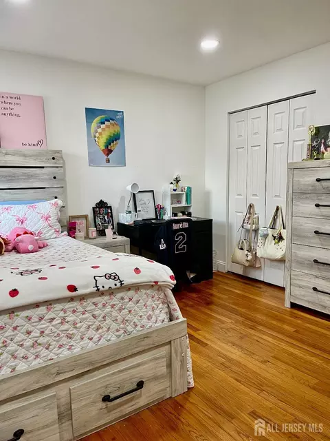 Bedroom - 101 Lee Dr, Middlesex, NJ 08846 photo 4 of 8