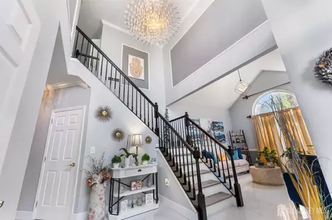 16 Biesiada Ct, Parlin, NJ 08859