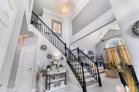 16 Biesiada Ct, Parlin, NJ 08859