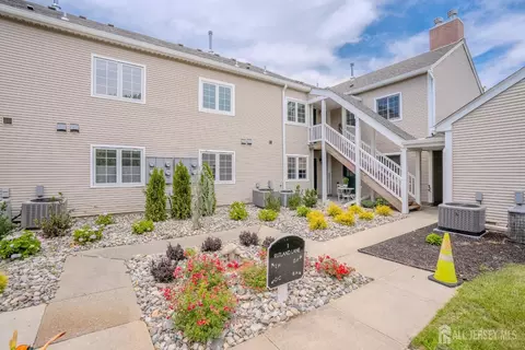 1 Rutland Ln #F, Monroe, NJ 08831
