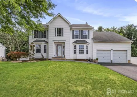 71 Lark Dr, South River, NJ 08882