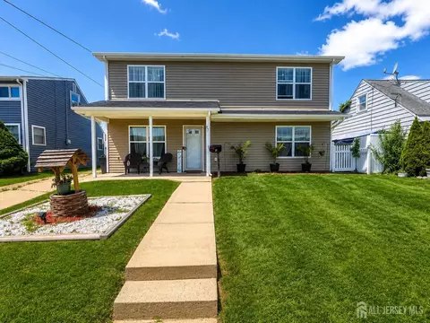 47 Leber St, Carteret, NJ 07008