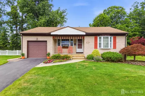 9 Brox Rd, Edison, NJ 08817