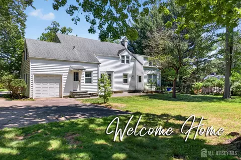 31 Warwick Rd, Colonia, NJ 07067