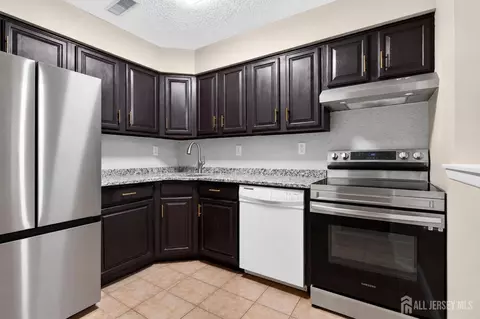 619 Aspen Dr, Plainsboro, NJ 08536
