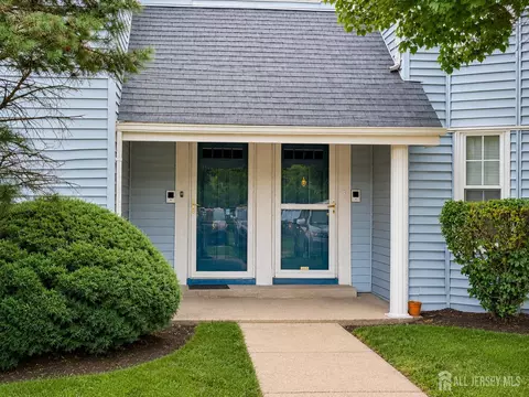 47 Tanglewood Ct, South Brunswick, NJ 08852