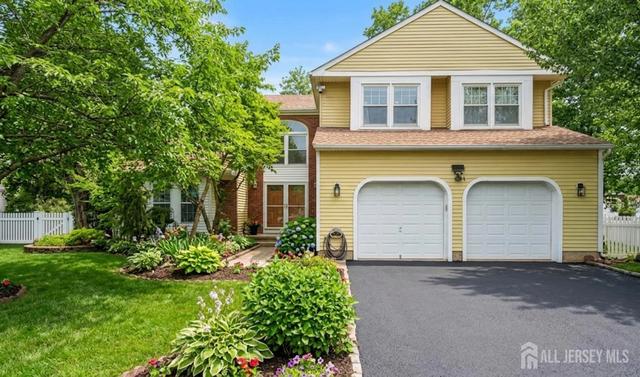9 Chipwood Ln, North Brunswick, NJ 08902