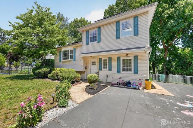 8 Alpine Ct, East Brunswick, NJ 08816