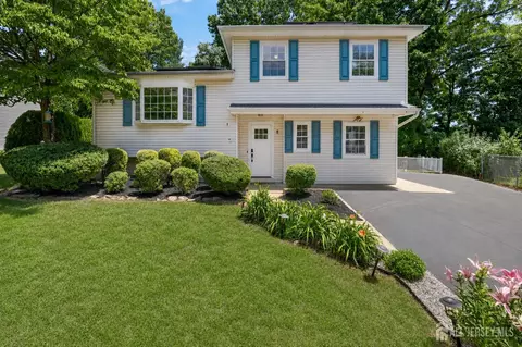 8 Alpine Ct, East Brunswick, NJ 08816