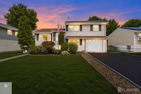 118 Markowitz St, Carteret, NJ 07008