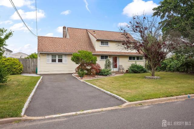 4 Farmbrook Dr, Old Bridge, NJ 08857