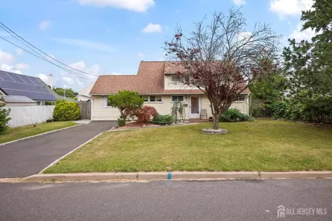 4 Farmbrook Dr, Old Bridge, NJ 08857 photo 3