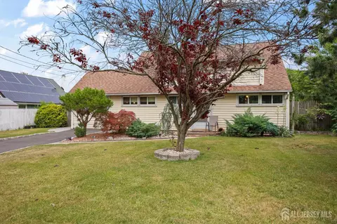 4 Farmbrook Dr, Old Bridge, NJ 08857 photo 4