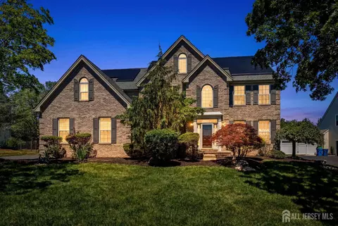 5 Rue Cezanne St, Somerset, NJ 08873