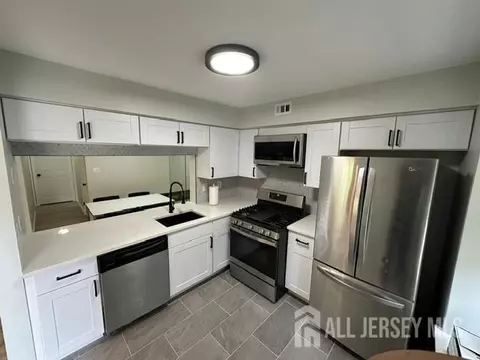 1204 Commons Dr #4, East Brunswick, NJ 08816