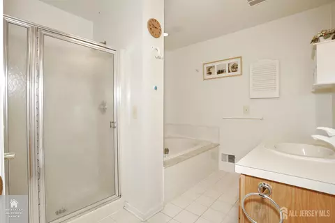 Bath - 243 Harvard Dr, Hackettstown, NJ 07840 photo 2 of 3