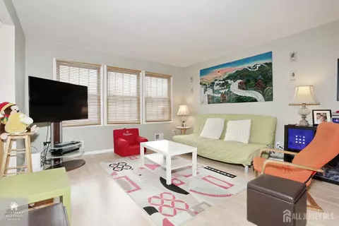 Living - 243 Harvard Dr, Hackettstown, NJ 07840 photo 2 of 4
