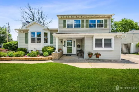 55 Woodview Dr, Old Bridge, NJ 08857