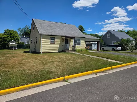 18 Victory Dr, Englishtown, NJ 07726