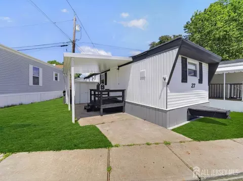 27 Freddie Ave, Avenel, NJ 07001