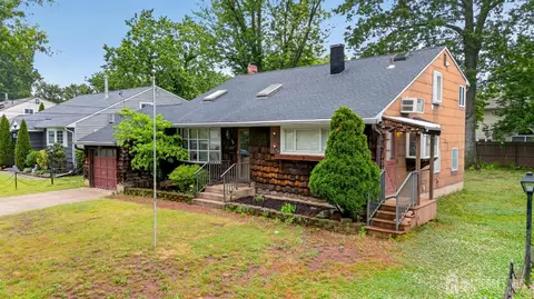 30 Raven Dr, Colonia, NJ 07067