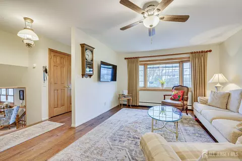 8 Adelphi Ct, Edison, NJ 08837 photo 5