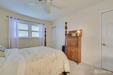 8 Adelphi Ct, Edison, NJ 08837 photo 18