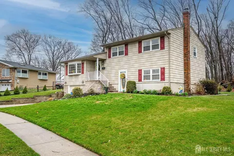 8 Adelphi Ct, Edison, NJ 08837 photo 3