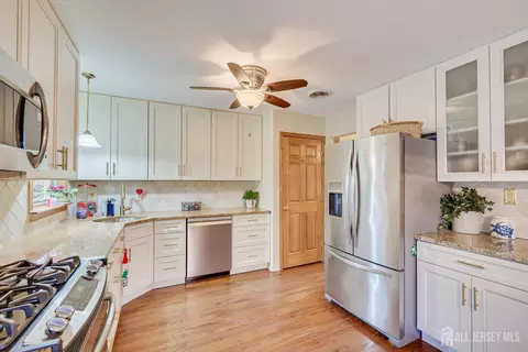 8 Adelphi Ct, Edison, NJ 08837 photo 8