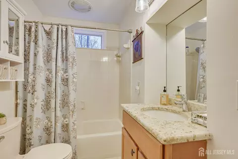 8 Adelphi Ct, Edison, NJ 08837 photo 23