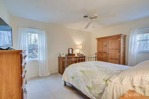 8 Adelphi Ct, Edison, NJ 08837 photo 21