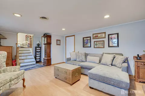 8 Adelphi Ct, Edison, NJ 08837 photo 13