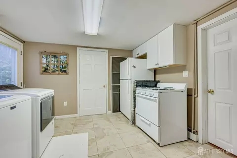 8 Adelphi Ct, Edison, NJ 08837 photo 27