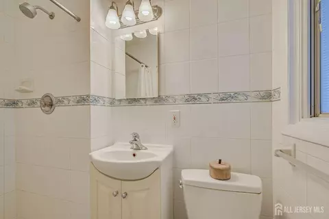 8 Adelphi Ct, Edison, NJ 08837 photo 19