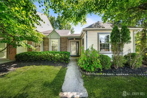 58 Beacon Pl, Robbinsville, NJ 08691