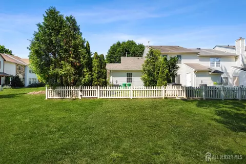 58 Beacon Pl, Robbinsville, NJ 08691