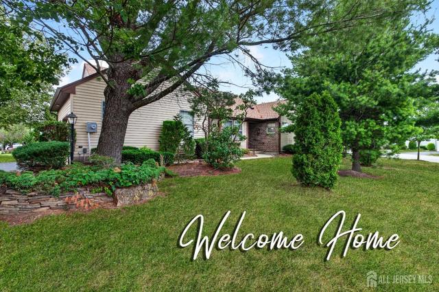 2 Ethan Allen Dr, Monroe, NJ 08831