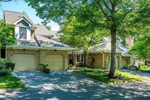 12 Springwood Ct, Princeton, NJ 08540