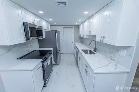 96 Salix Plz #C, Monroe, NJ 08831