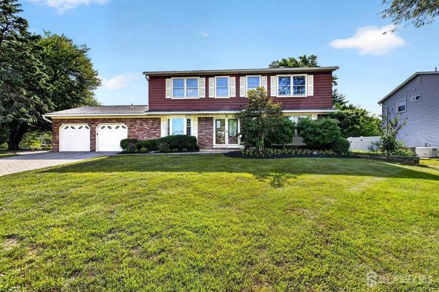 30 N Hamilton Ln, Plainsboro, NJ 08536