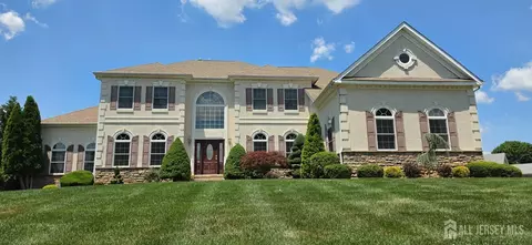 11 Angelo Ct, Monroe, NJ 08831