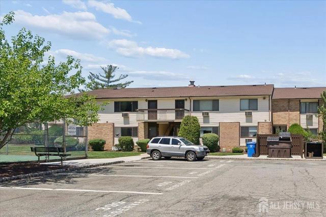 816 Cricket Ln, Woodbridge, NJ 07095