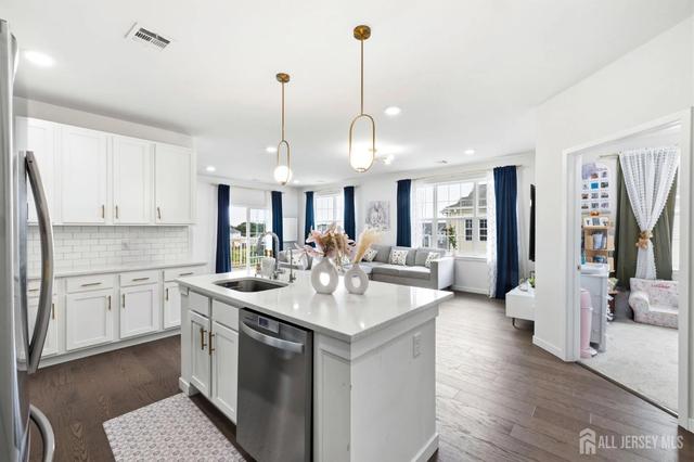 147 Lorhan Dr, Piscataway, NJ 08854