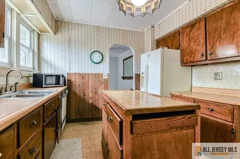 Kitchen - 31 Lehigh Ave, Edison, NJ 08837 photo 1 of 3