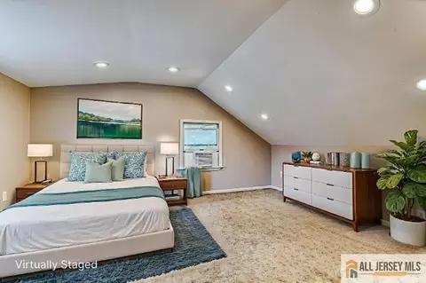 Bedroom - 31 Lehigh Ave, Edison, NJ 08837 photo 13 of 14