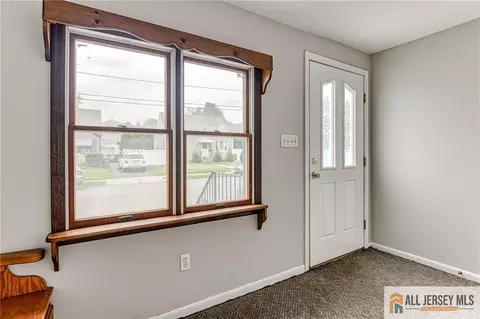 Entry Way - 31 Lehigh Ave, Edison, NJ 08837 photo 2 of 4